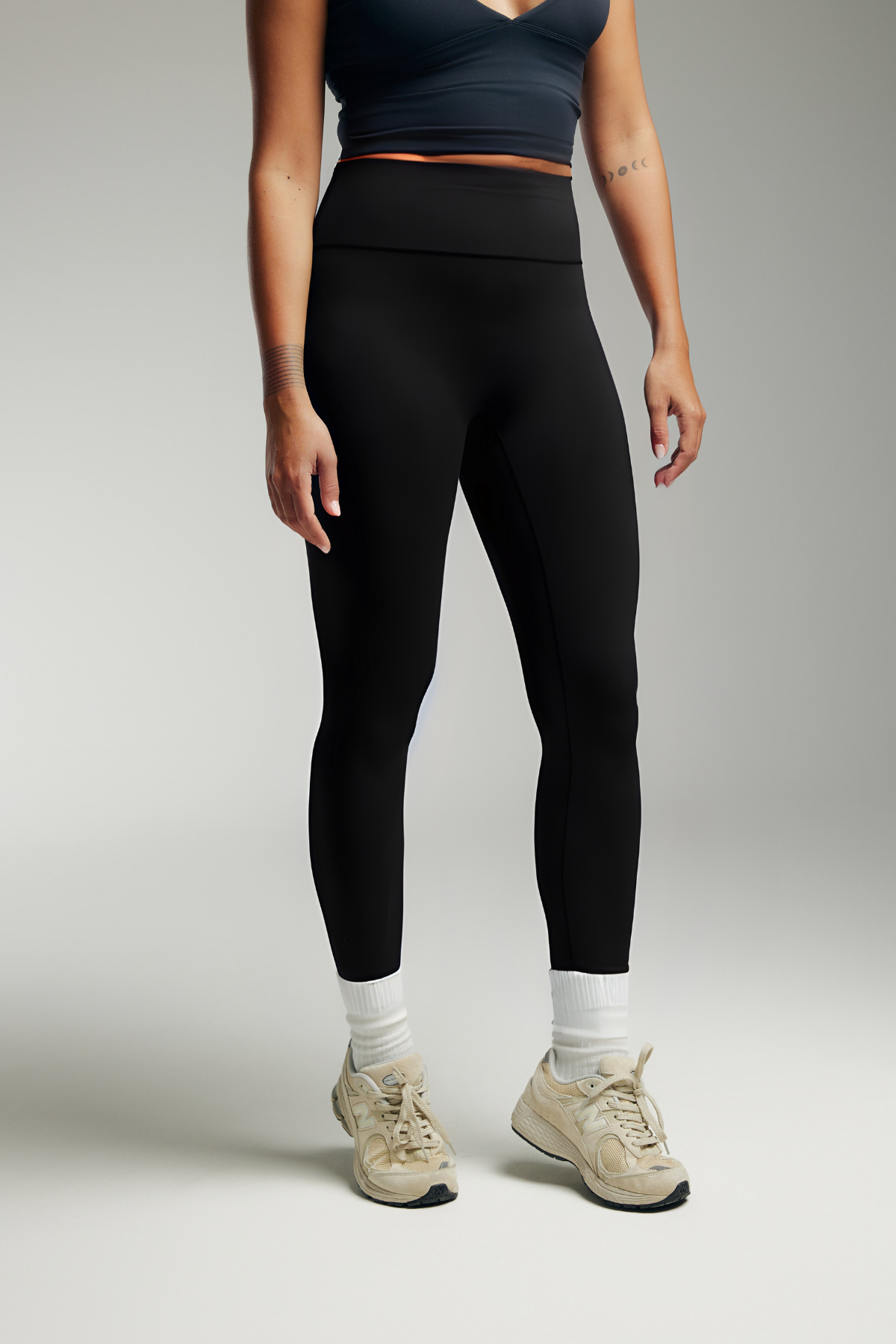 AA x Hanli Classic Leggings Tall 26 in Pitch