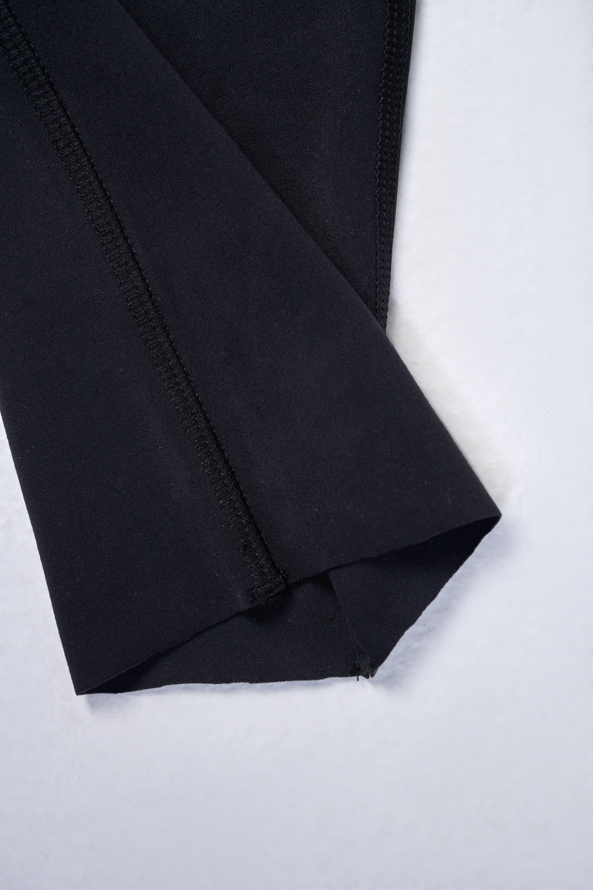 Contour Pocket Leggings 2.0 in Dive
