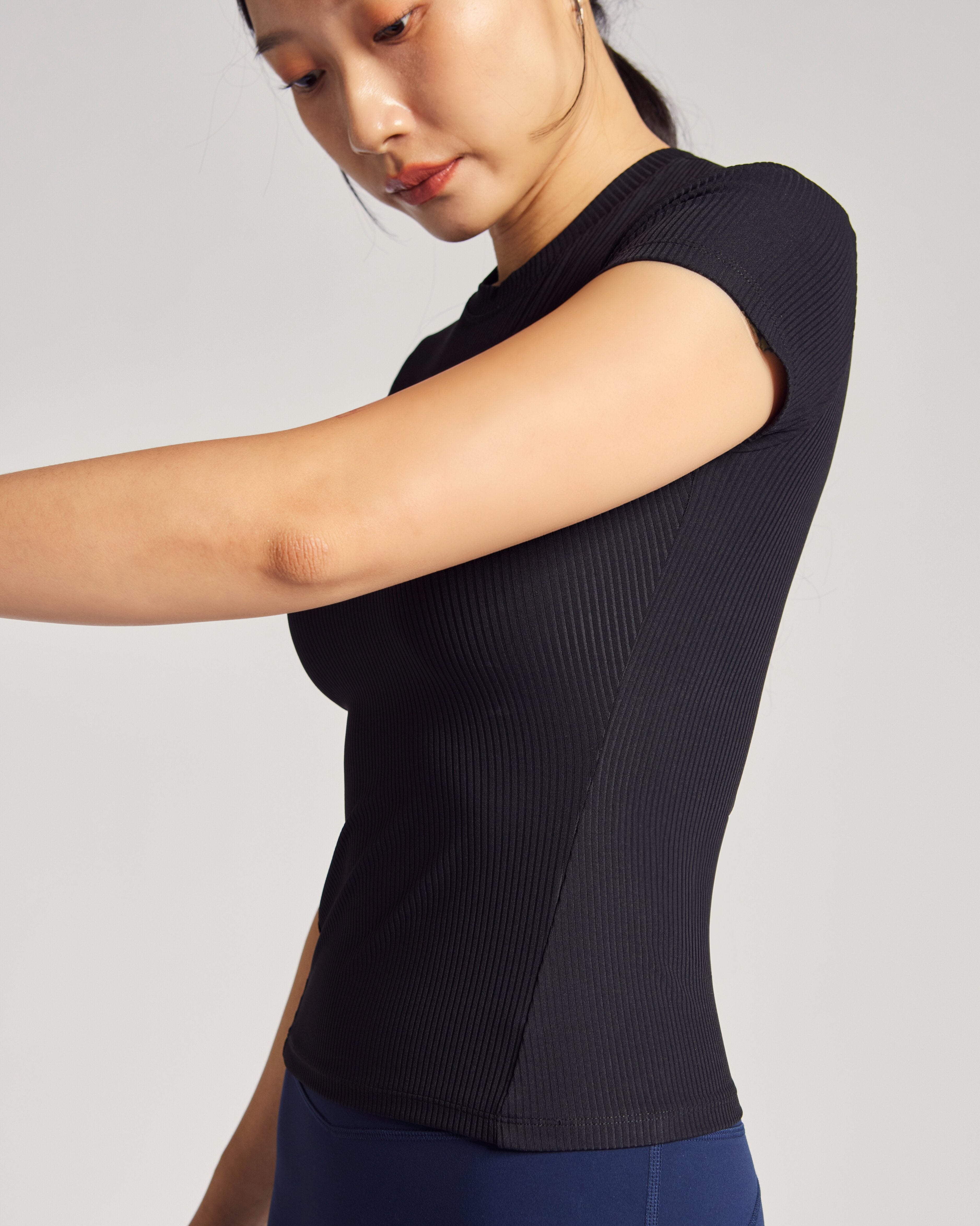 LikeAHug-Tee-Black-Sesame-2.jpg