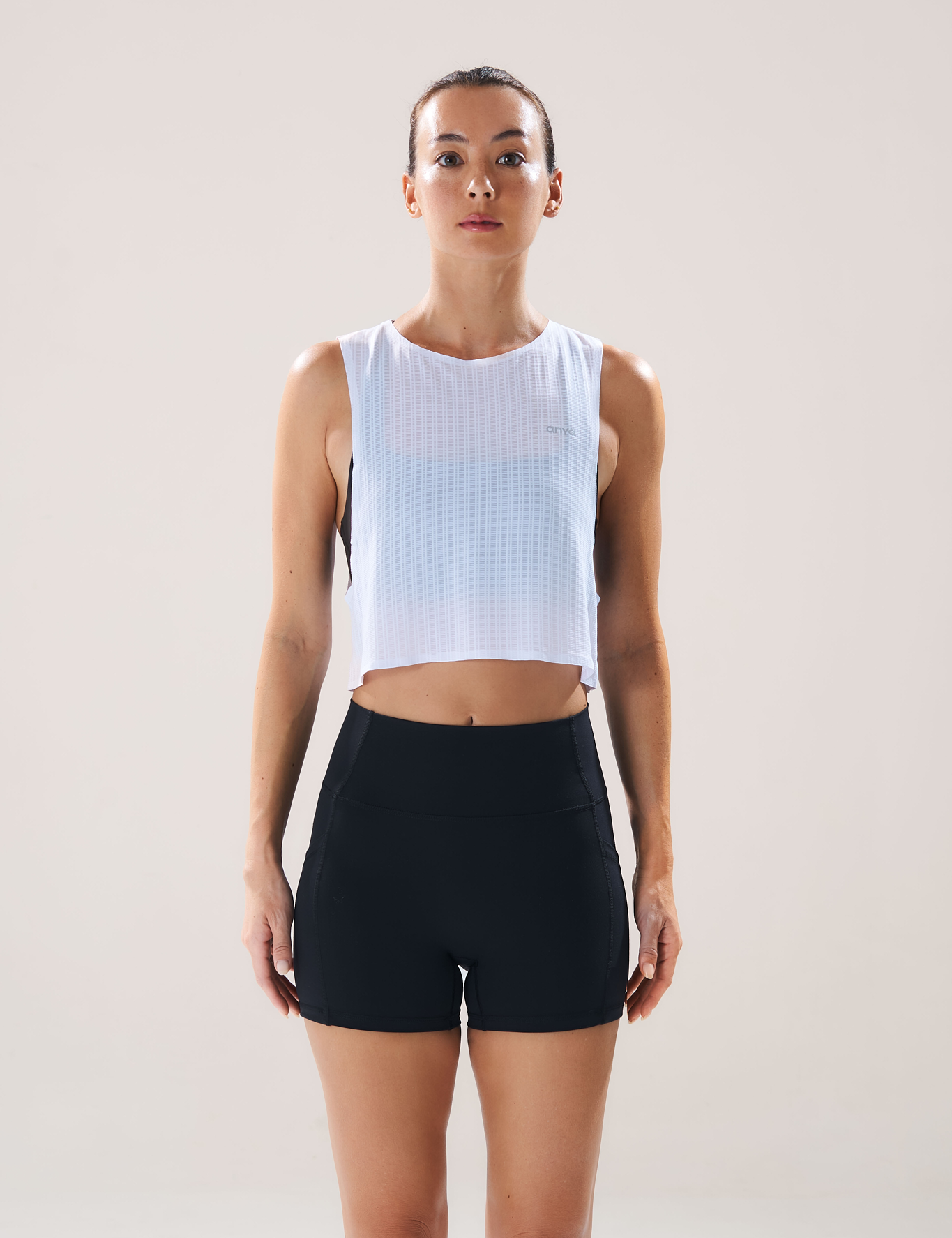 anya-easy-run-crop-tank-yoghurt_2.png
