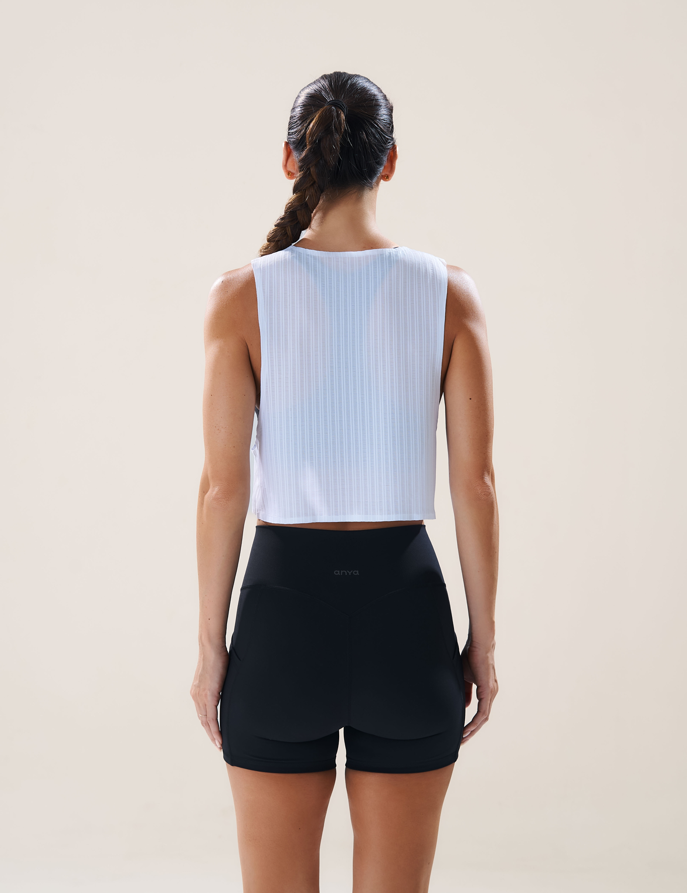 anya-easy-run-crop-tank-yoghurt_3.png