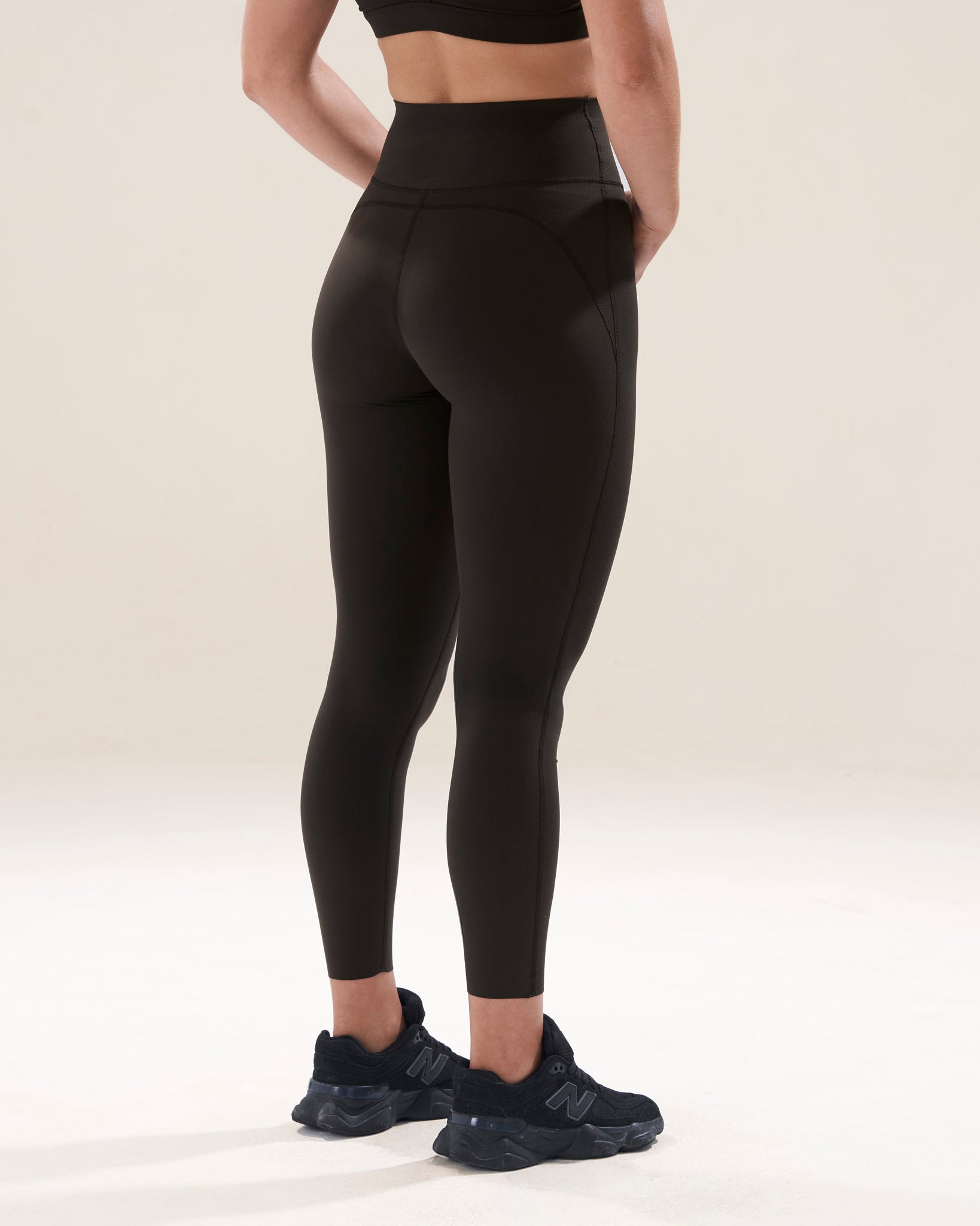 Contour Classic Leggings 2.0 in Black Sesame