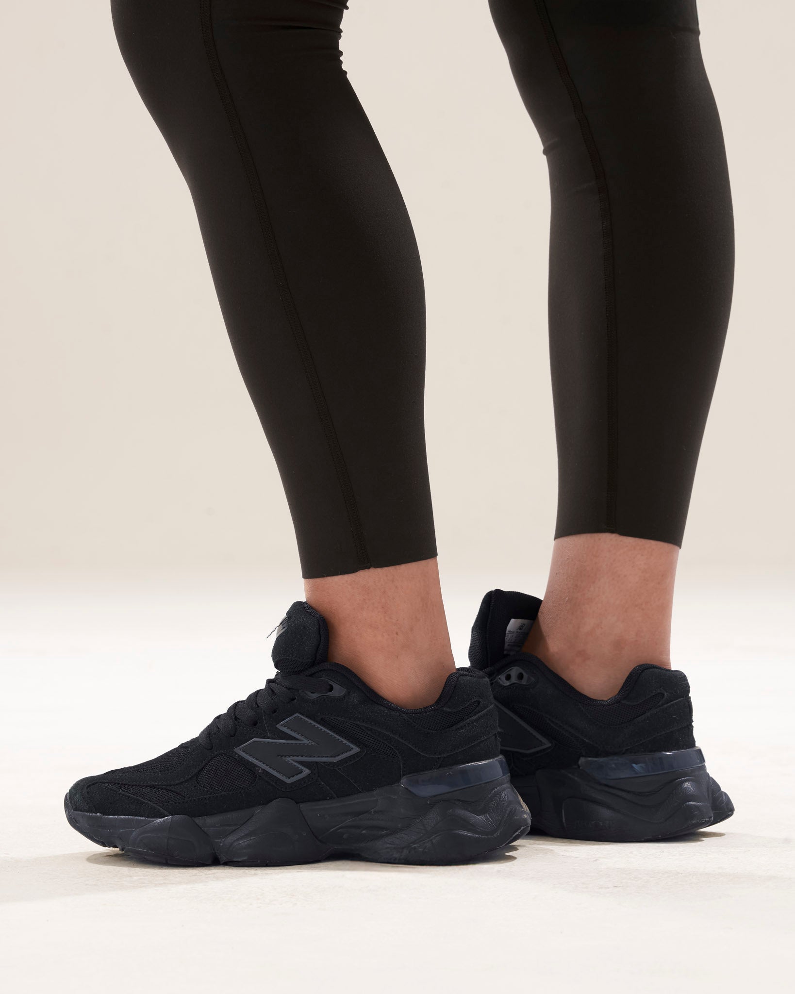 Contour Classic Leggings 2.0 in Black Sesame