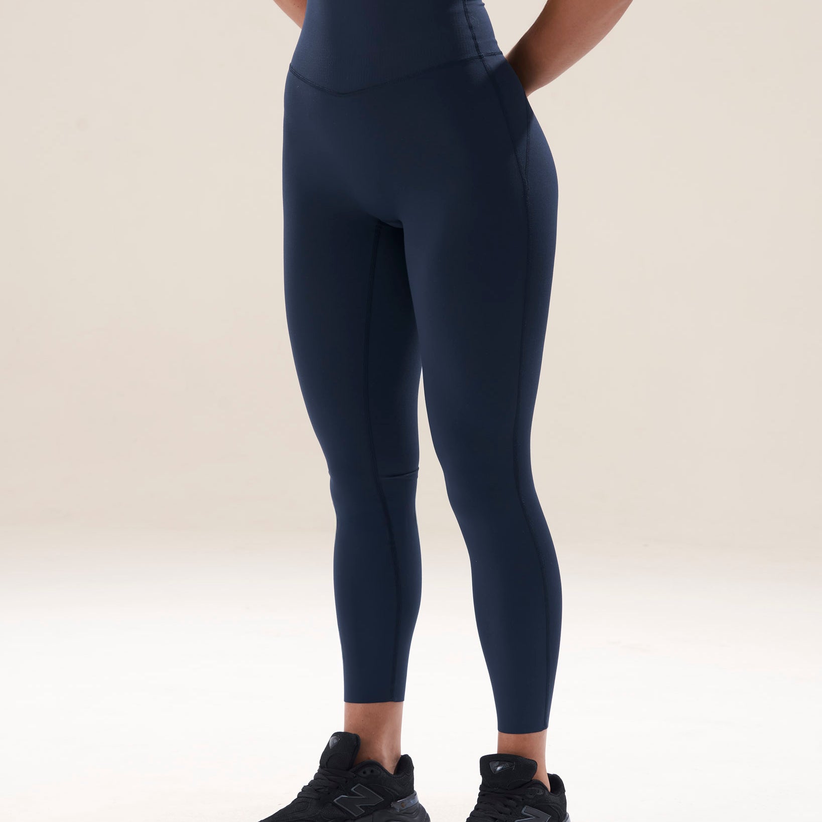 contourclassicleggings-dive-2.jpg