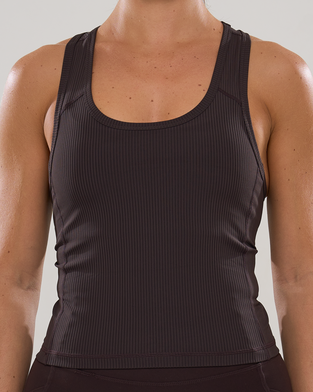 enroutetank-pocketshorts4-ganache-1.png