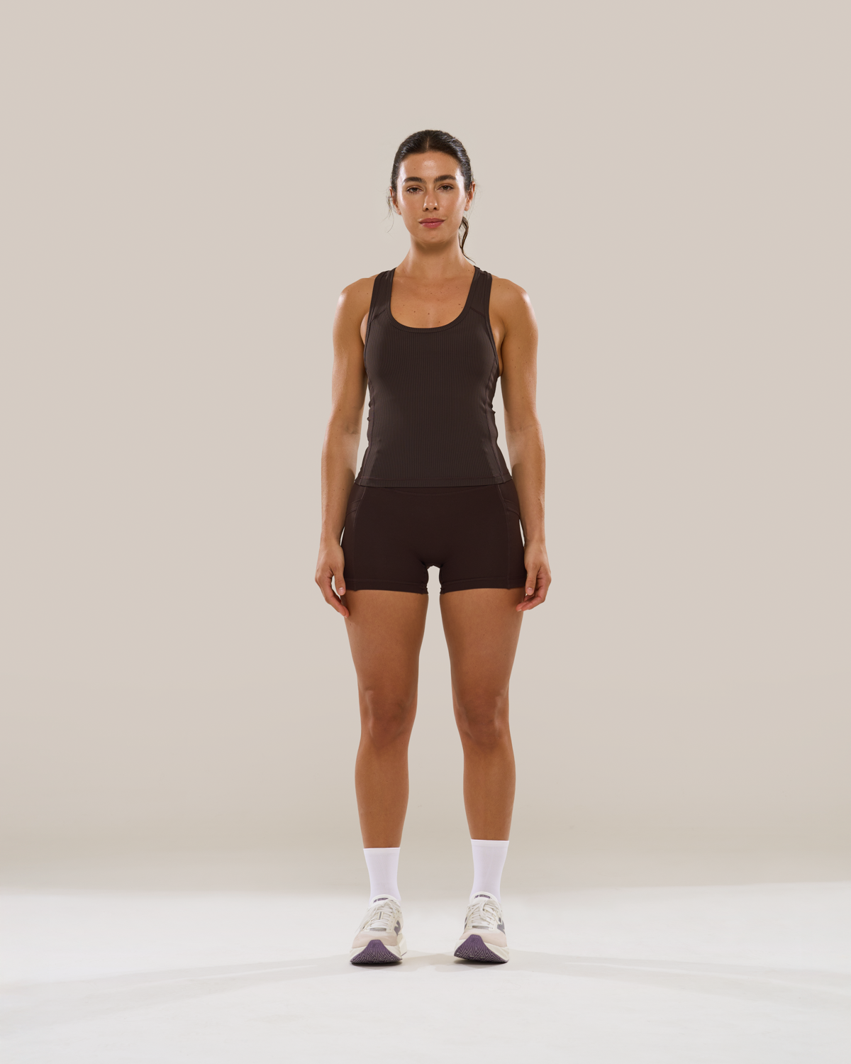 enroutetank-pocketshorts4-ganache-9.png