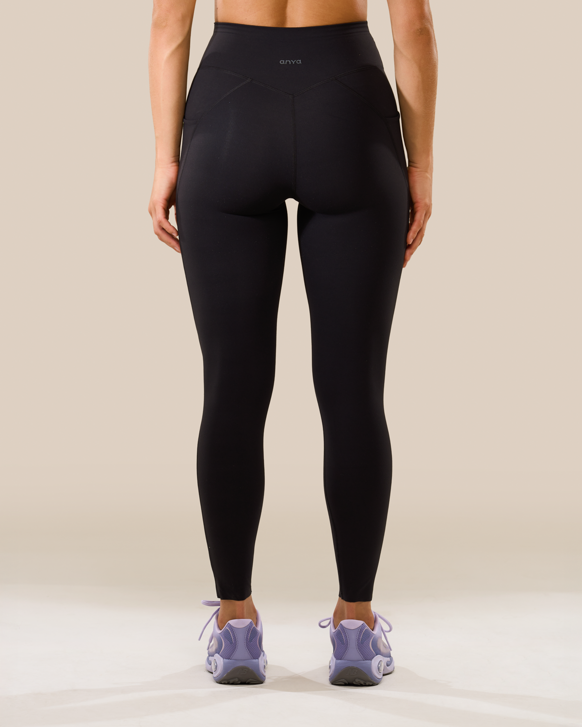 leggings-black-4_78ddfe9a-86fc-4357-a3e6-982fe960e420.png