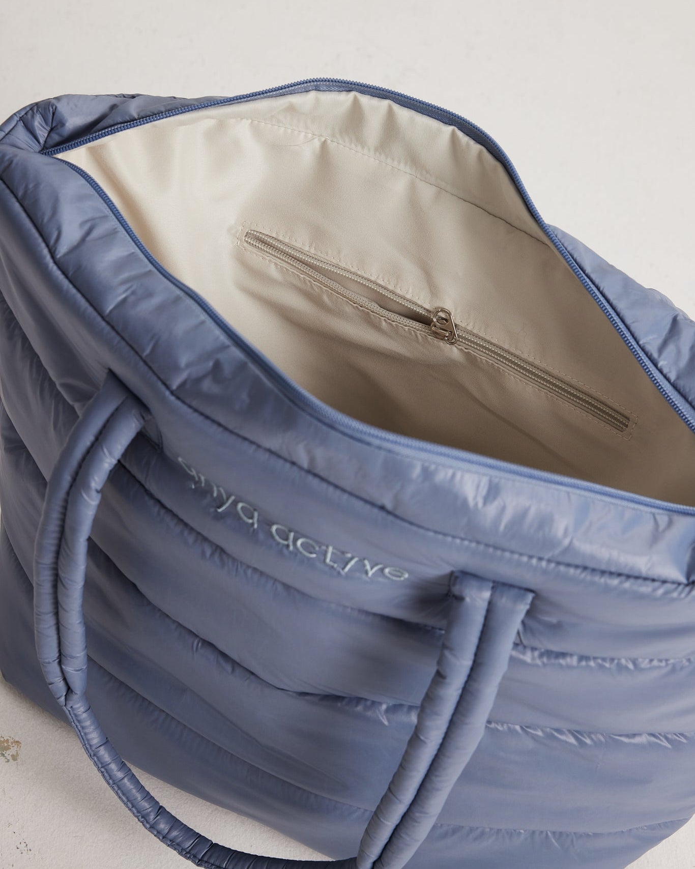 on-the-move-tote_10.jpg