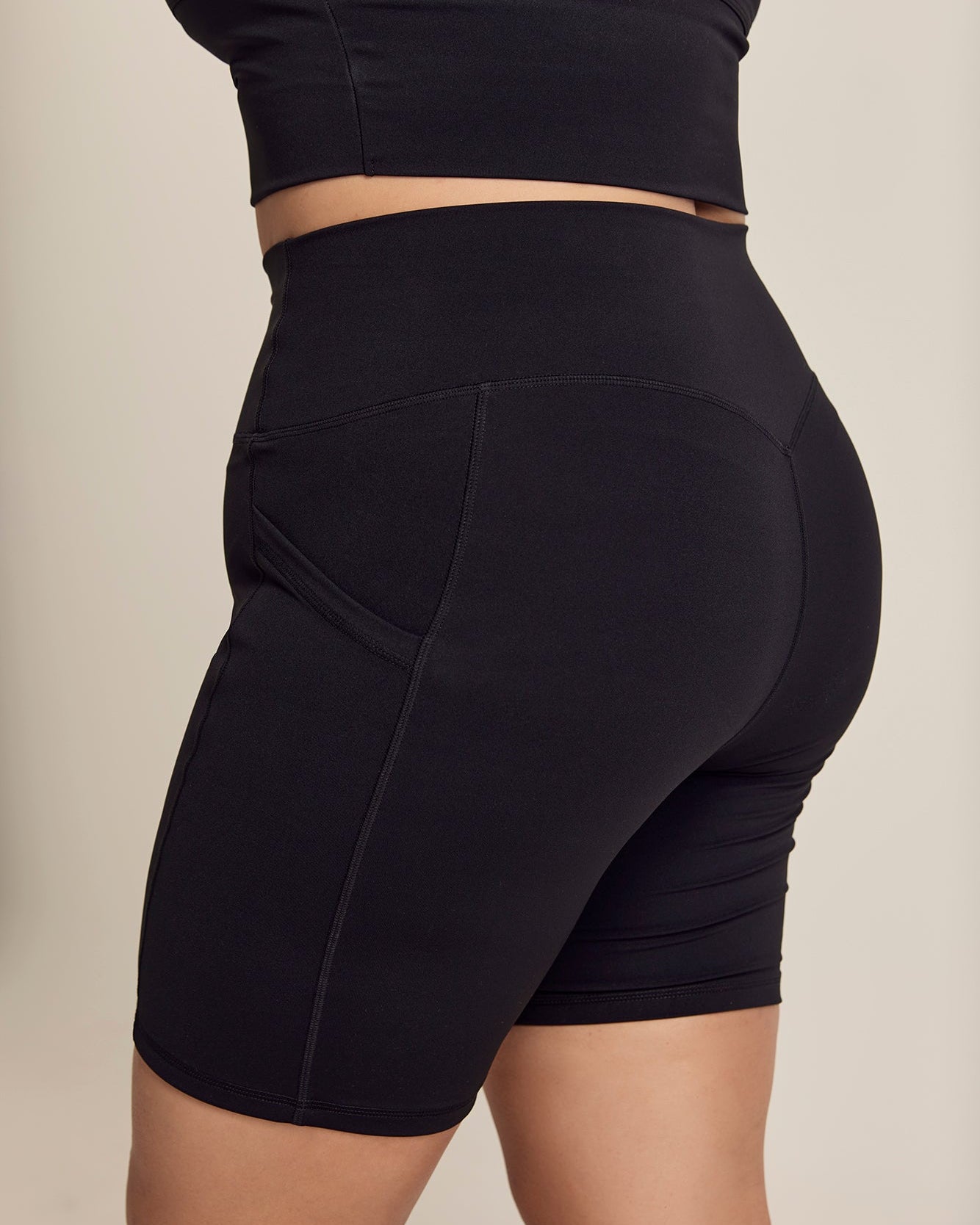 Pocket Shorts (Biker 6") in Black Sesame