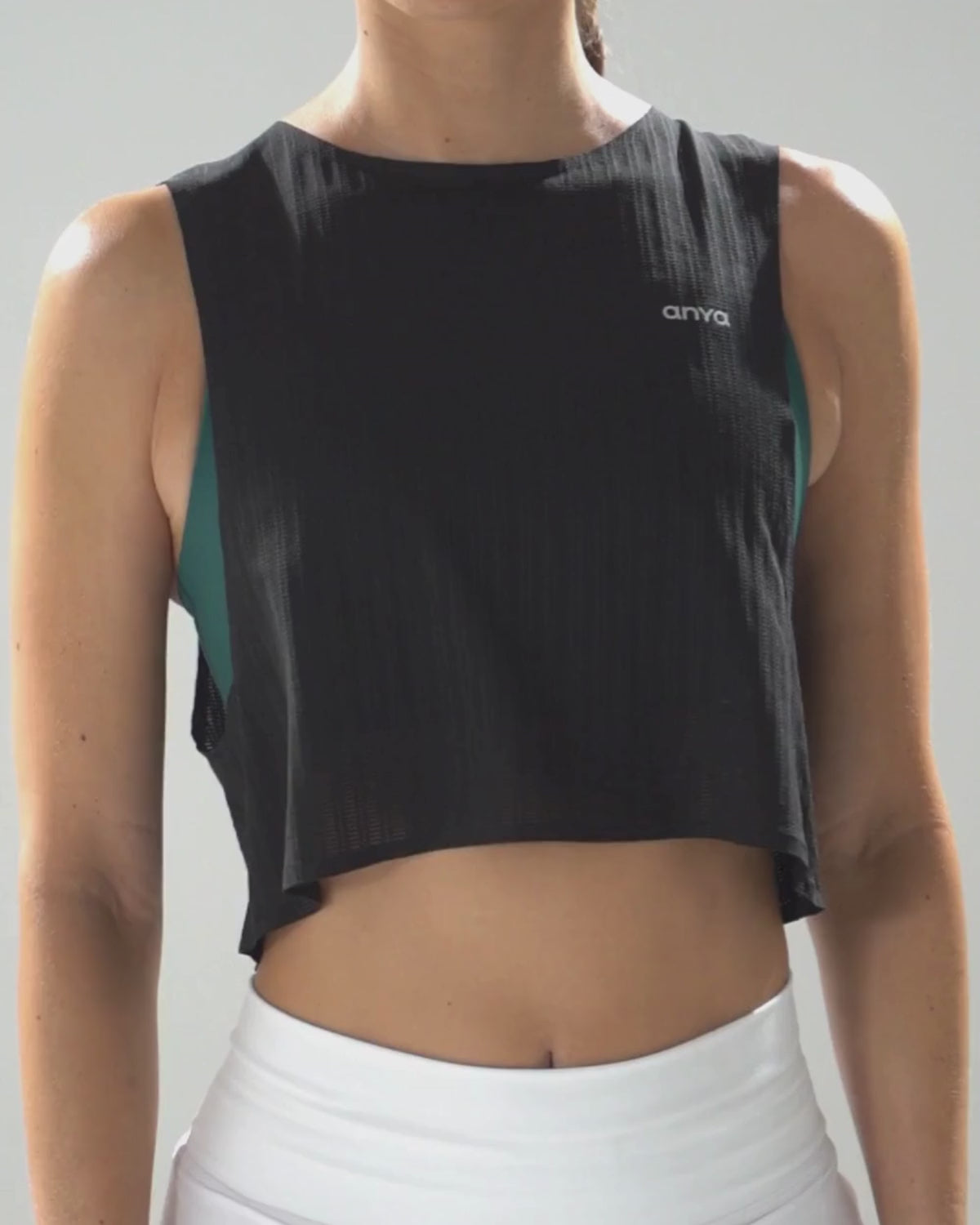 Easy Run Crop Tank in Yoghurt