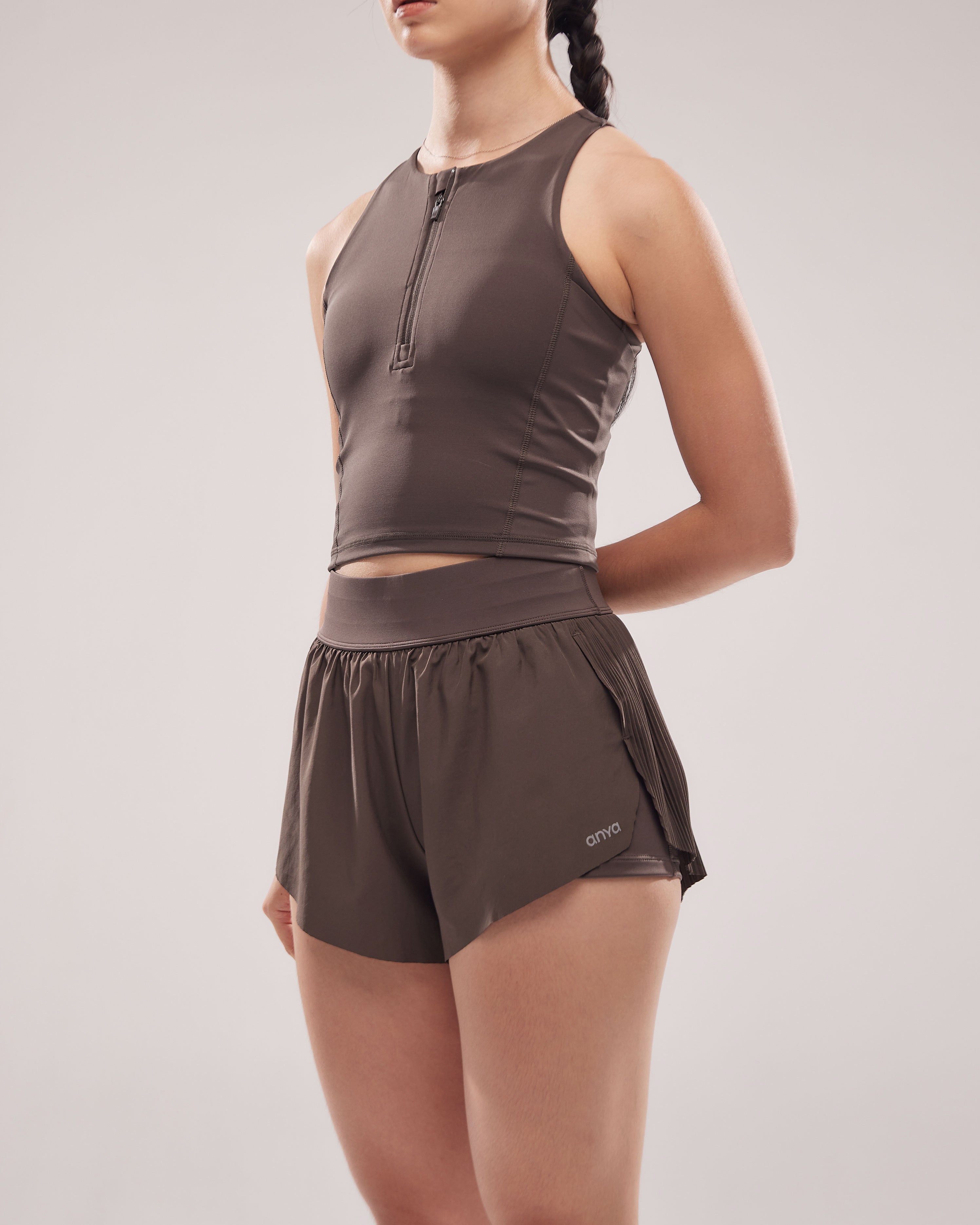 racedayhighneck-splitshorts-espresso-5_50530b14-274d-4f48-b160-62628a018baf.jpg