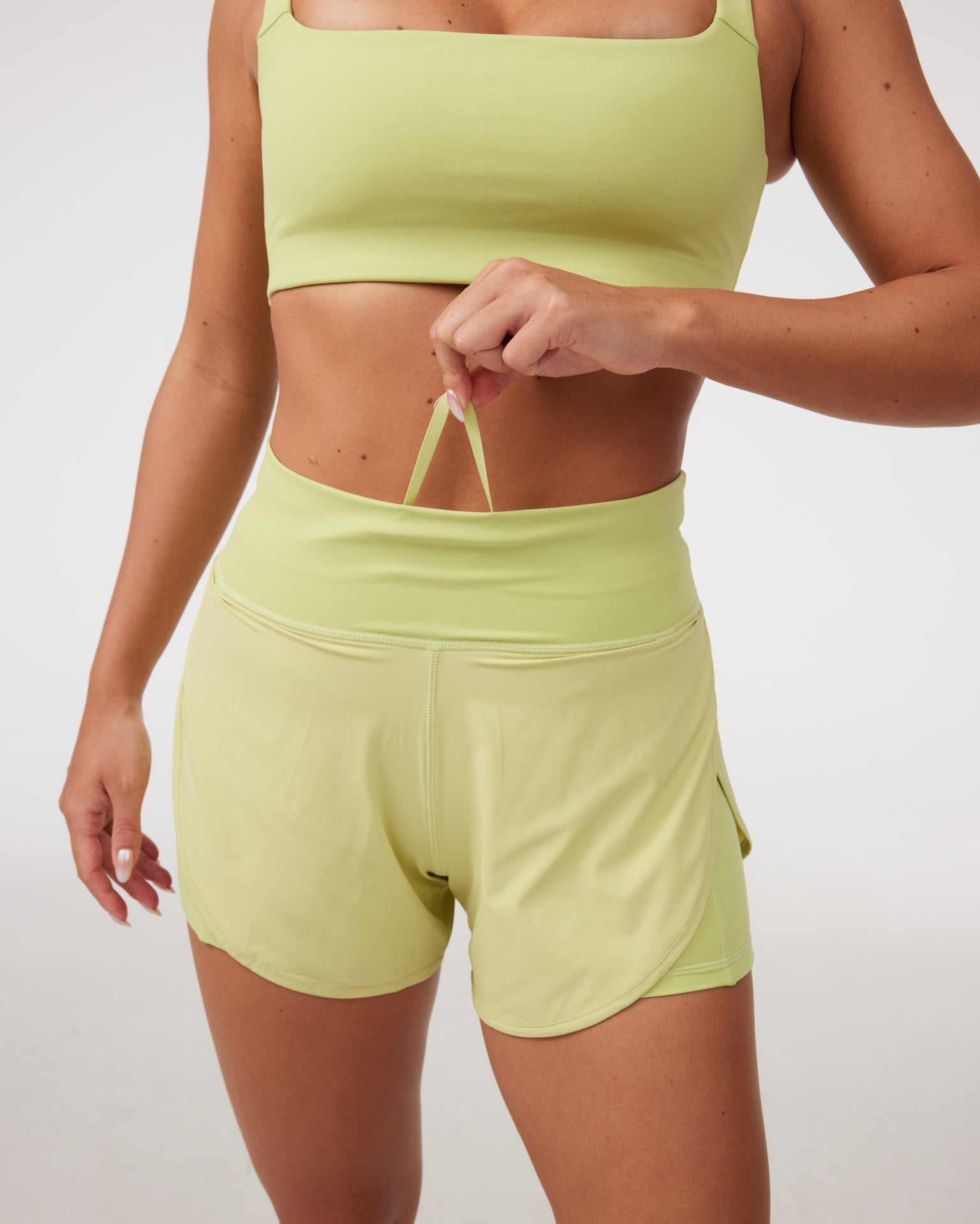 square-neck-bra-run-shorts-zest_6_0dc2c6a8-9ce3-4621-b5ea-330b06df21c6.jpg