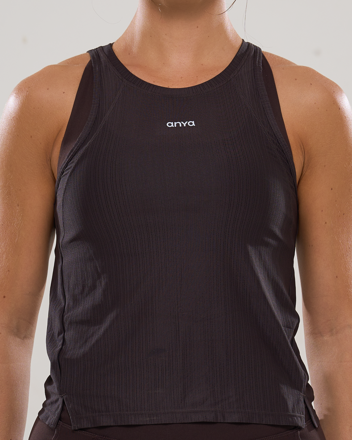 trainingsinglet-pocketshorts4-ganache-1.png
