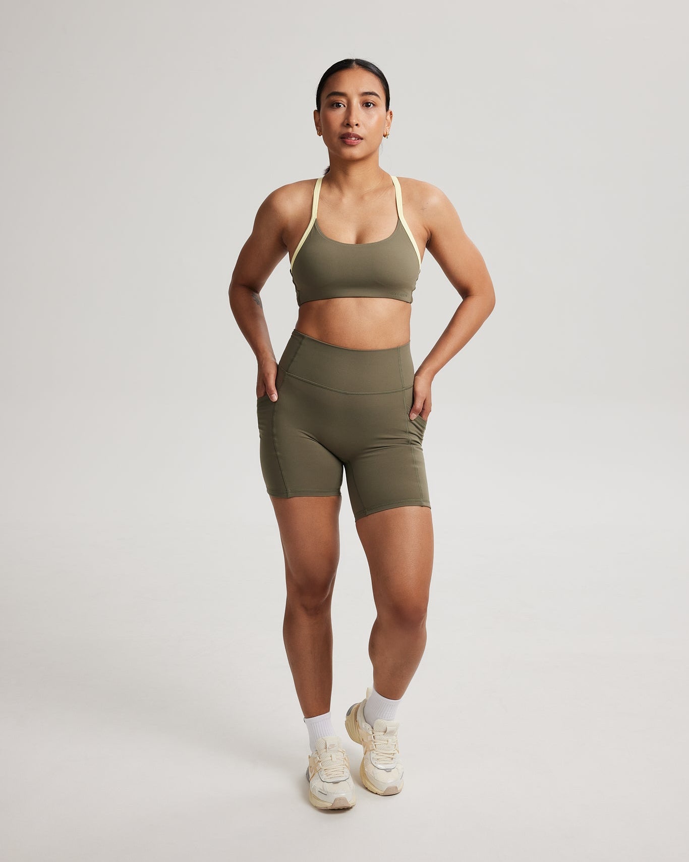 Twist Bra (Contrast) in Avocado