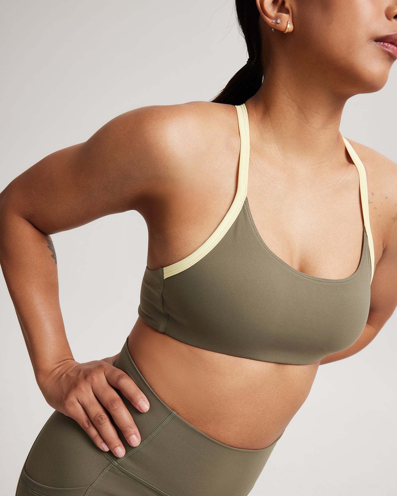 Twist Bra (Contrast) in Avocado